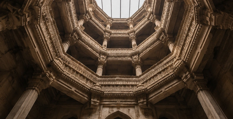 GOVERNMENT
HERITAGE &
TOURISM